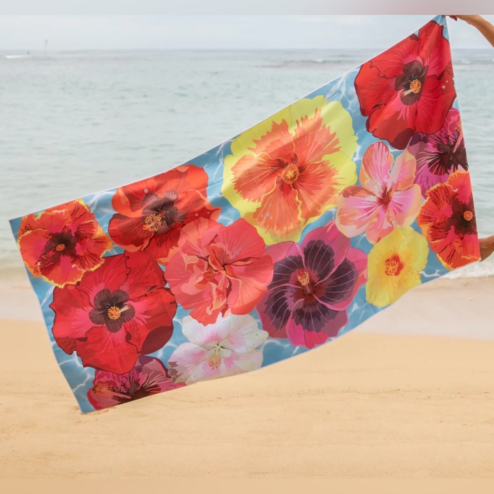 NEW Misha Hawaii Hi-Bis-Kiss Beach Blanket